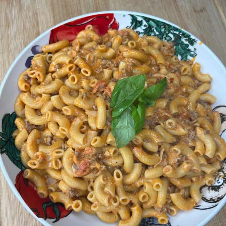 EASY Creamy Beefaroni