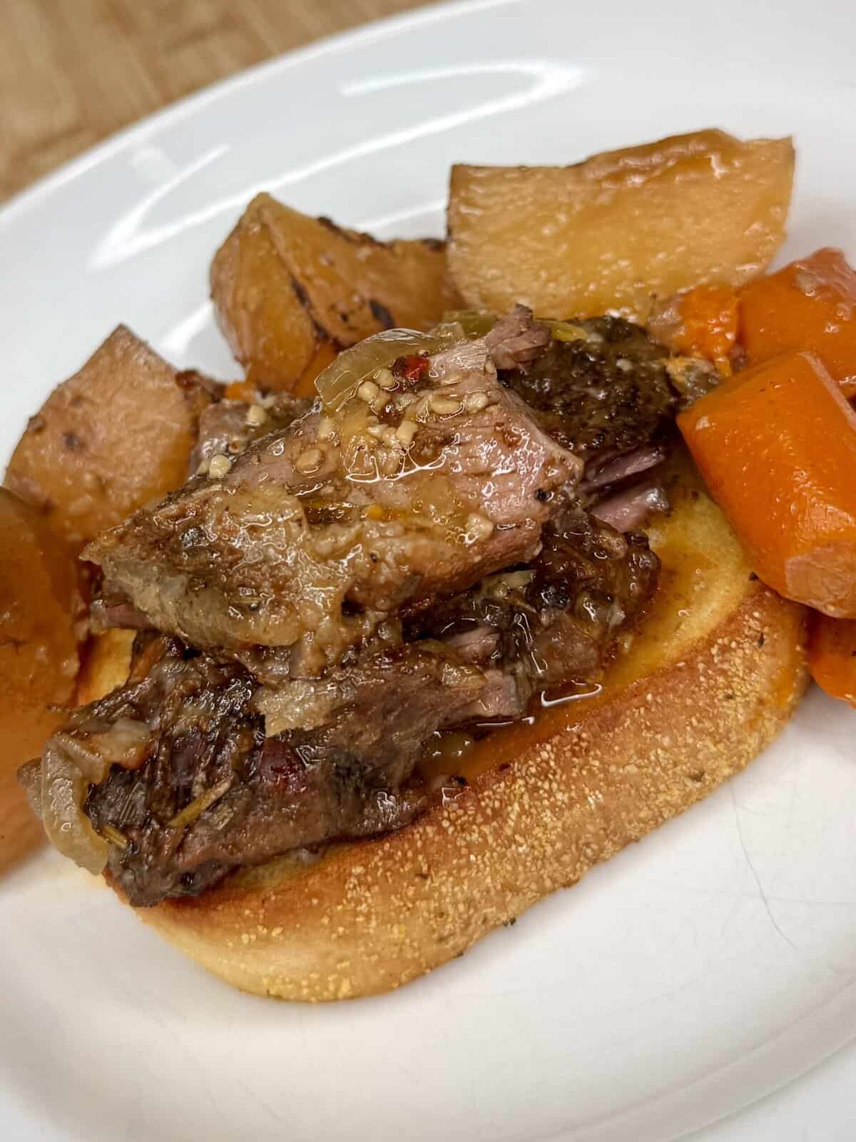 Classic Pot Roast (Crockpot) 🥩