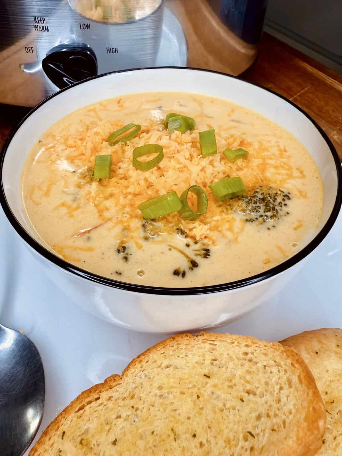 Crockpot Broccoli Cheddar Cheese Soup
